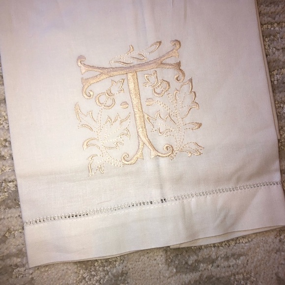 White Guest Hand Towel with initial “T” - Picture 1 of 2